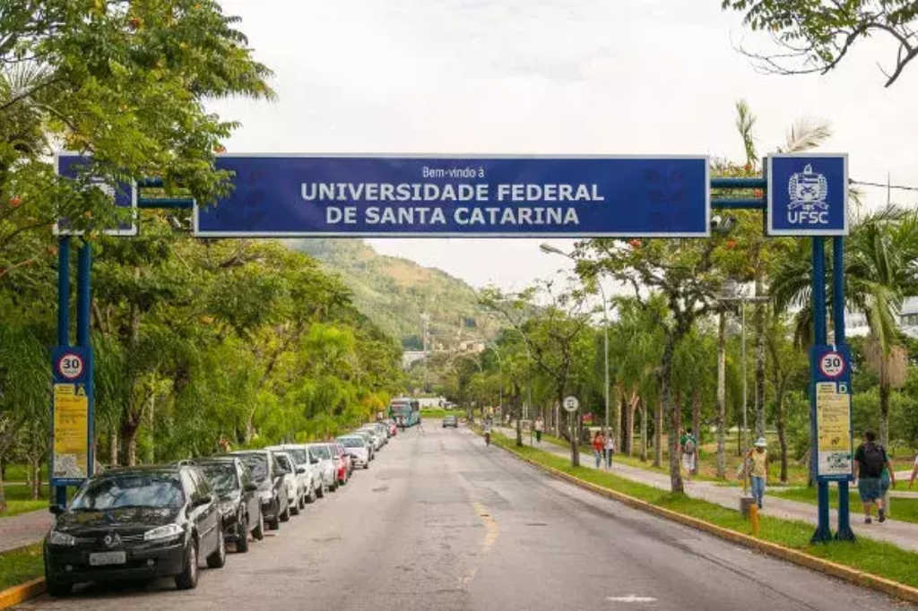  - Apenas um em cada cinco alunos do programa de ensino à distância da UFSC finalizou o curso. – Foto: Henrique Almeida/UFSC/Divulgação