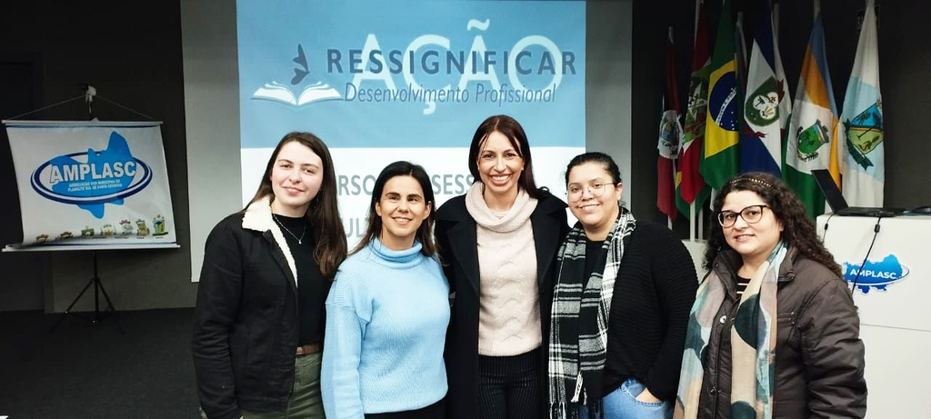 EQUIPE DO CRAS DE ZORTÉA PARTICIPA DE CAPACITAÇÃO DE SERVIDORES NA AMPLASC