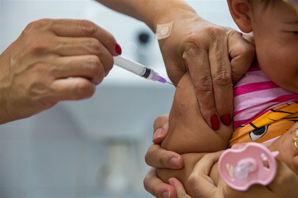 Cobertura vacinal de crianças aumenta após queda durante pandemia