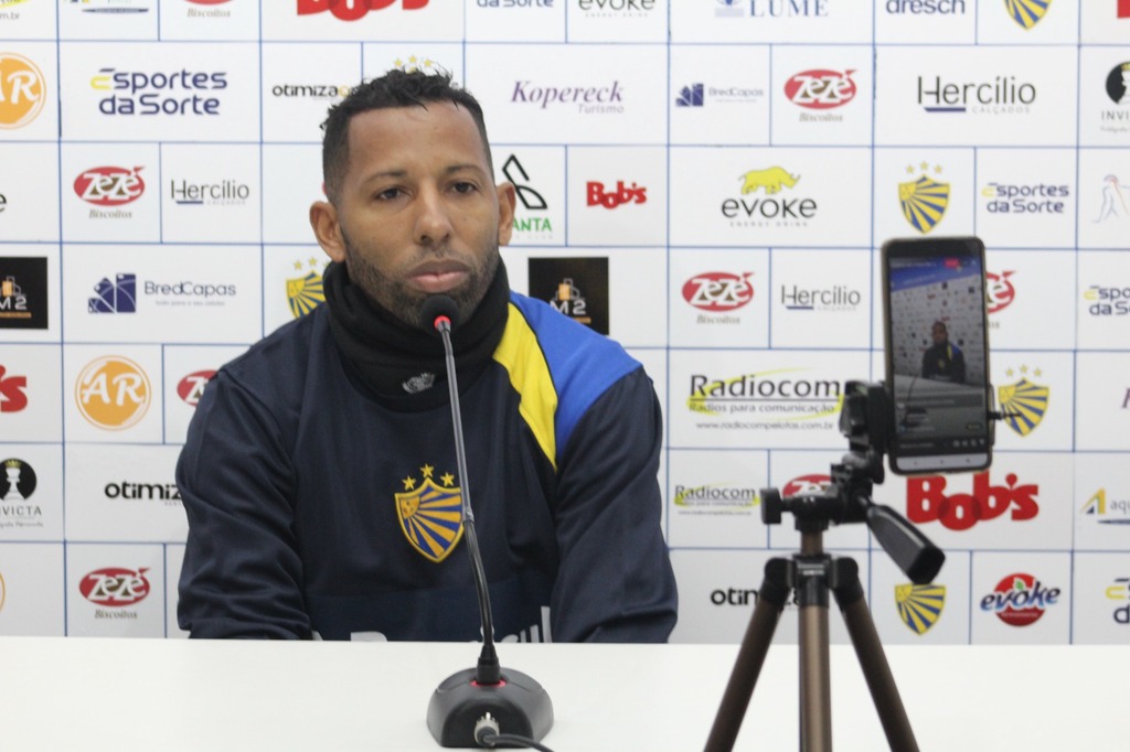 Foto: Heitor Araujo - ECP - Camisa 22 diz que elenco está ganhando entrosamento aos poucos e espera repetir lances como o gol de Tony Junior contra o Santa Cruz