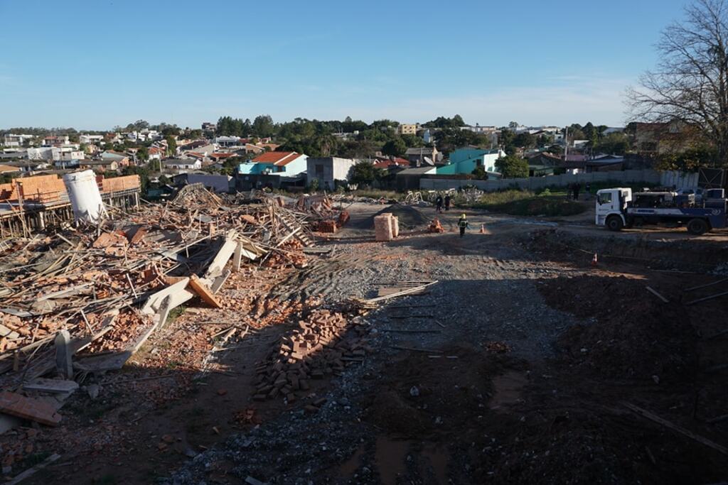 Construtora de São Gabriel divulga em nota a possível causa do desabamento de prédio