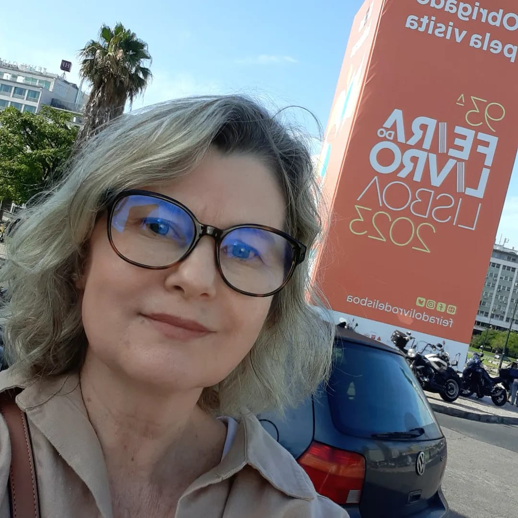 Luciana Konradt apresenta seu Caderno de rascunhos