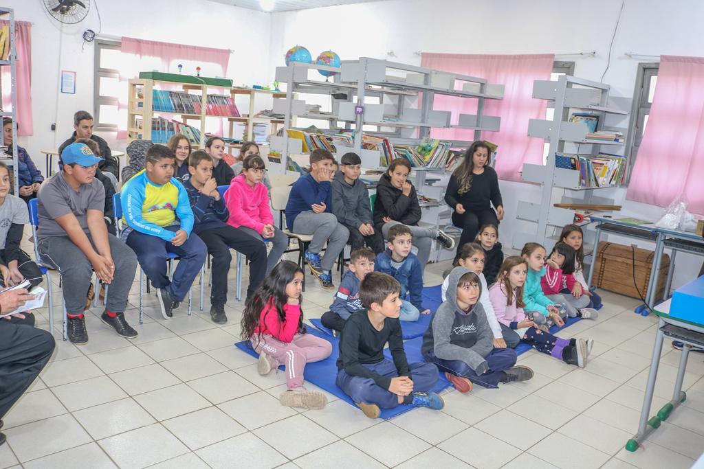 AGENTE DE COMBATE A ENDEMIAS REALIZA PALESTRAS COM ALUNOS DA EEB VILA VELHA II EM SÃO JOÃO DO SUL