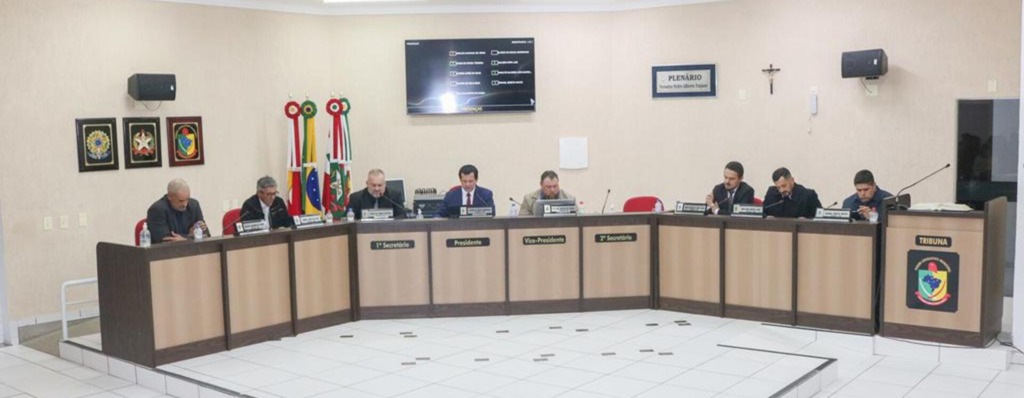 VEREADORES SOLICITAM A PRESENÇA DO 
COMANDANTE DA POLÍCIA MILITAR NO MUNICÍPIO DE SANTA ROSA DO SUL