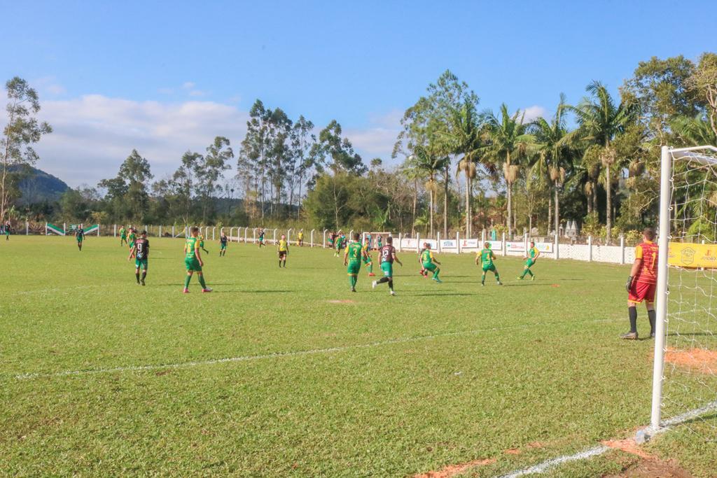 JOGO ENTRE FLOR DA SERRA E TRÊS PASSOS ABRE 
O CAMPEONATO MUNICIPAL DE FUTEBOL DE 2023 EM MORRINHOS DO SUL