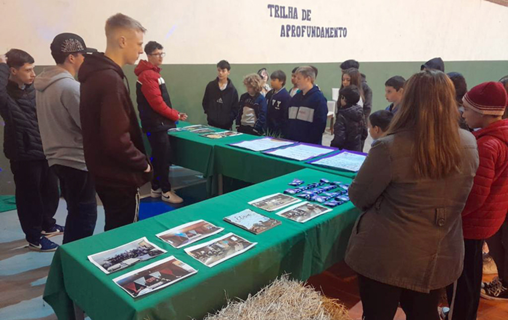 Exposição valoriza produção dos alunos