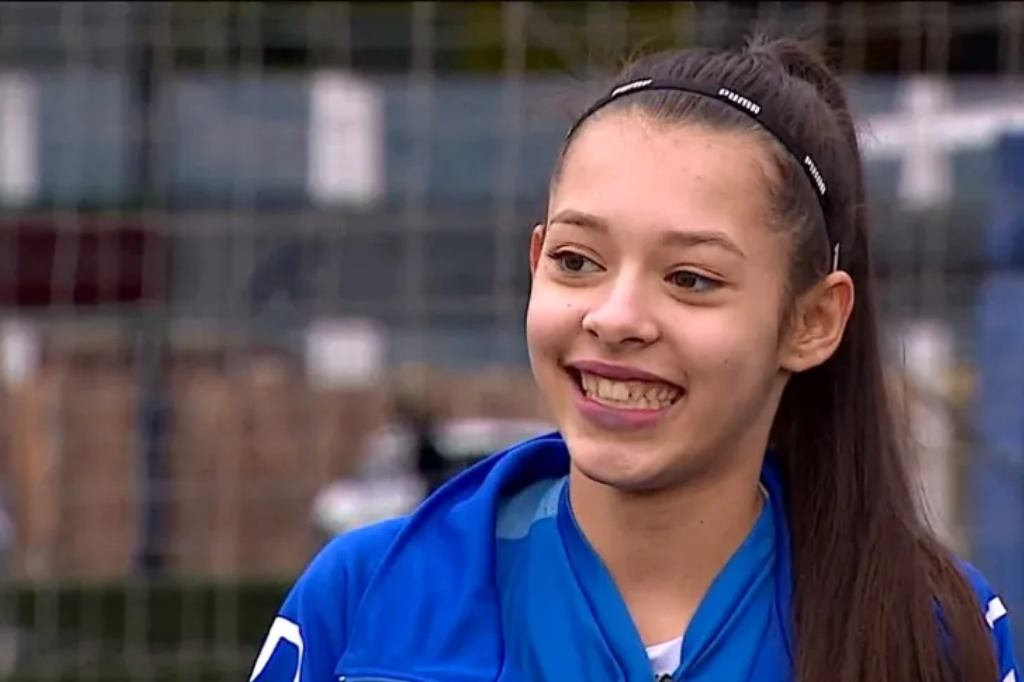  - Meninas de Florianópolis sonham em ser jogadoras de grandes clubes — Foto: Reprodução NSC