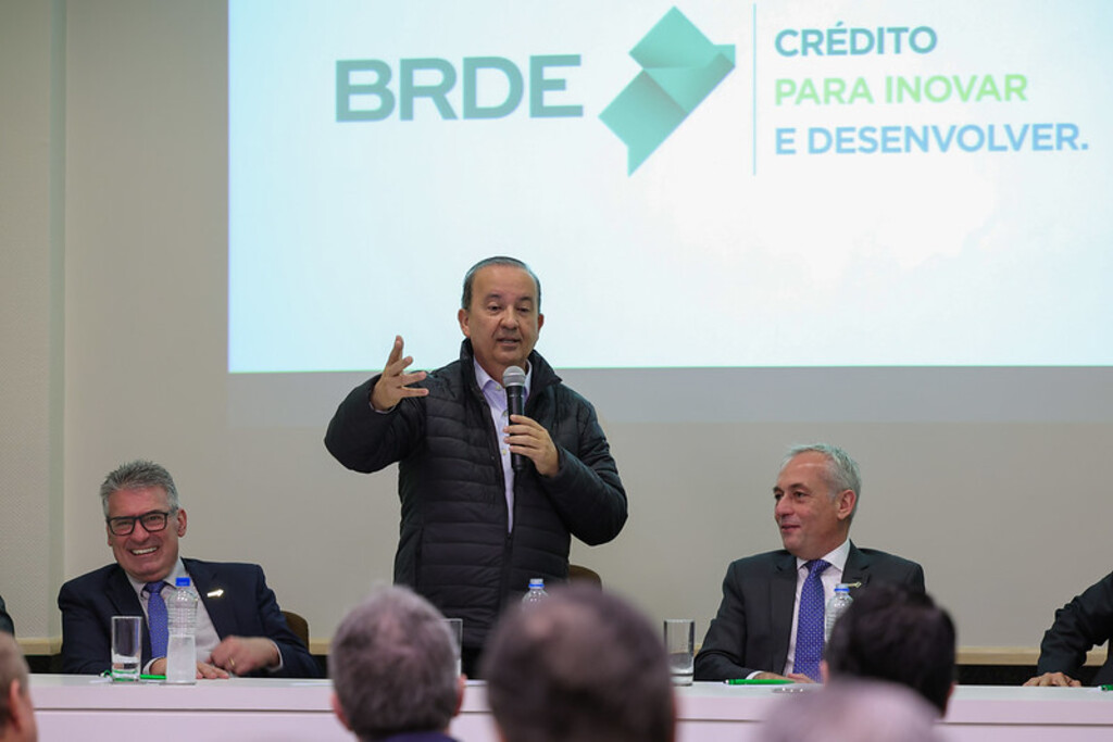 Empossados os novos diretores do BRDE