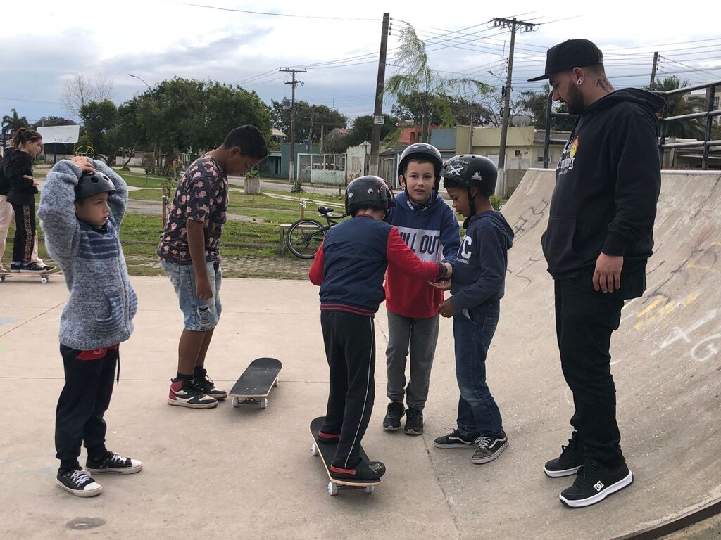 Em parceria com a Cufa, projeto Skate na Quebrada retoma atividades
