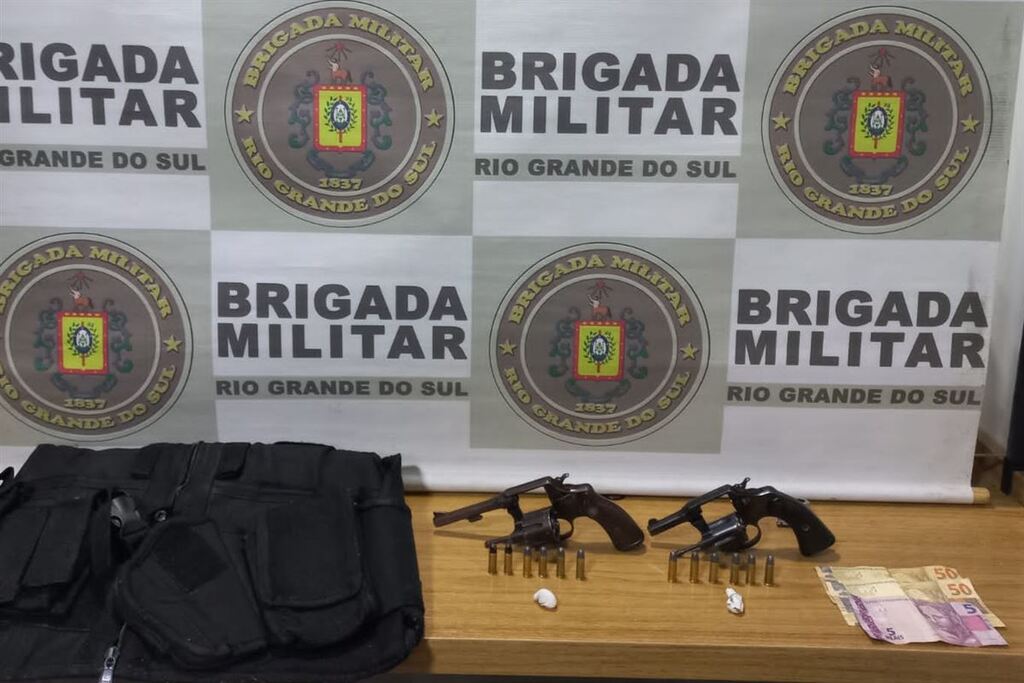 Homem é preso ao ser flagrado com armas e drogas no Bairro Salgado Filho em Santa Maria