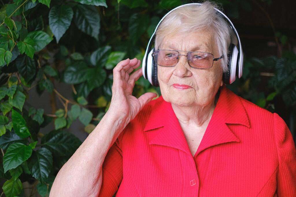 Como a música pode ser útil no tratamento de pessoas com doença de Alzheimer?