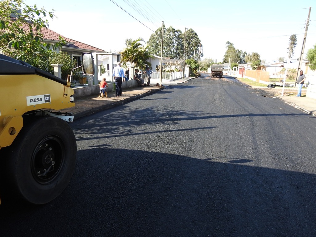 Bairro São Sebastião recebe mais de R$ 2 milhões em obras de asfaltamento