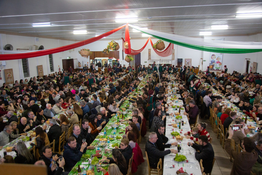 Sabor e alegria marcam mais uma noite da 38ª Semana Cultural Italiana em Vale Vêneto