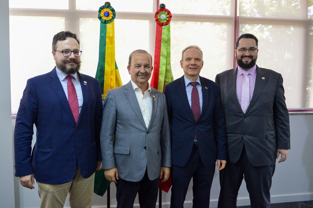 Em visita do cônsul-geral, governador destaca ações para bicentenário da imigração alemã e defende aumento das exportações para a Alemanha