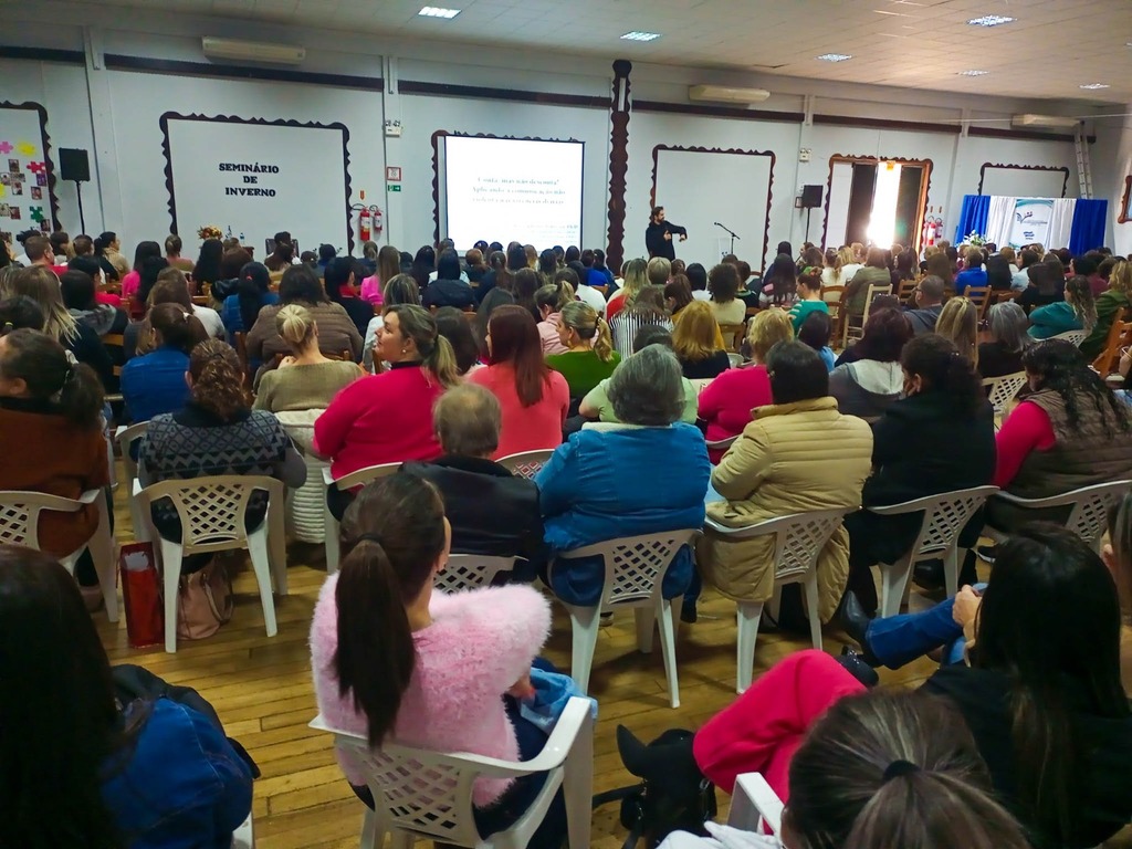 Secretaria da Educação de Capinzal  promove Seminário de Inverno com o tema “Formando pessoas na perspectiva da Educação Humana Integral” 