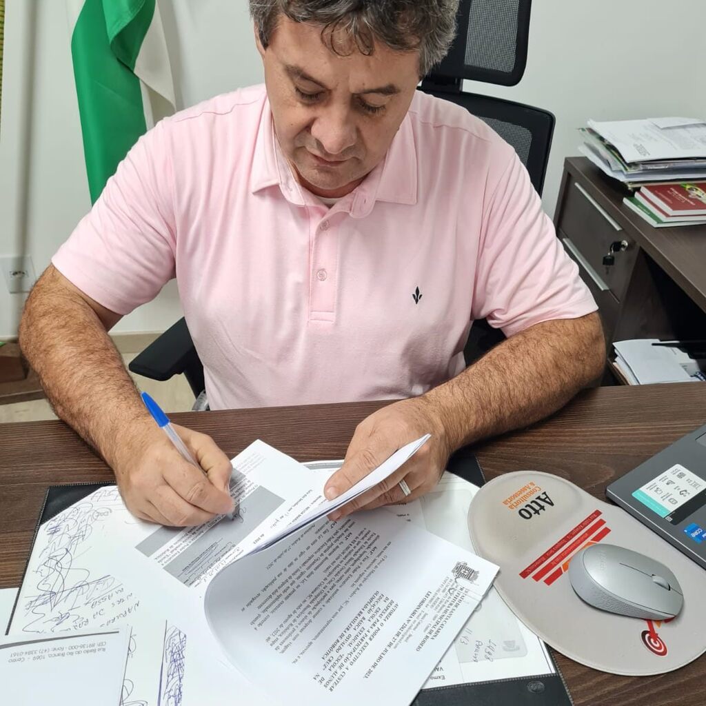 O Prefeito Valcir assinou, na tarde desta quinta-feira, 27, a Lei Ordinária n• 2.262.