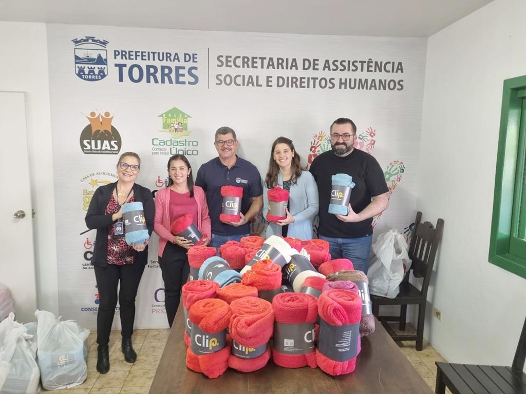 CAMPANHA “CARINHO QUE AQUECE” DA ASSISTÊNCIA SOCIAL RECOLHE MAIS DE MIL PEÇAS NA CIDADE DE TORRES