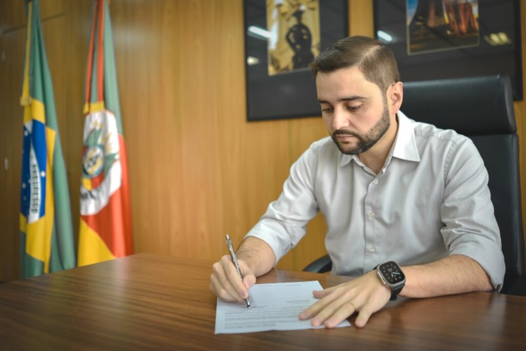 Foto: Rodrigo Ziebell/Ascom GVG - Governado em exercício assinou o decreto
