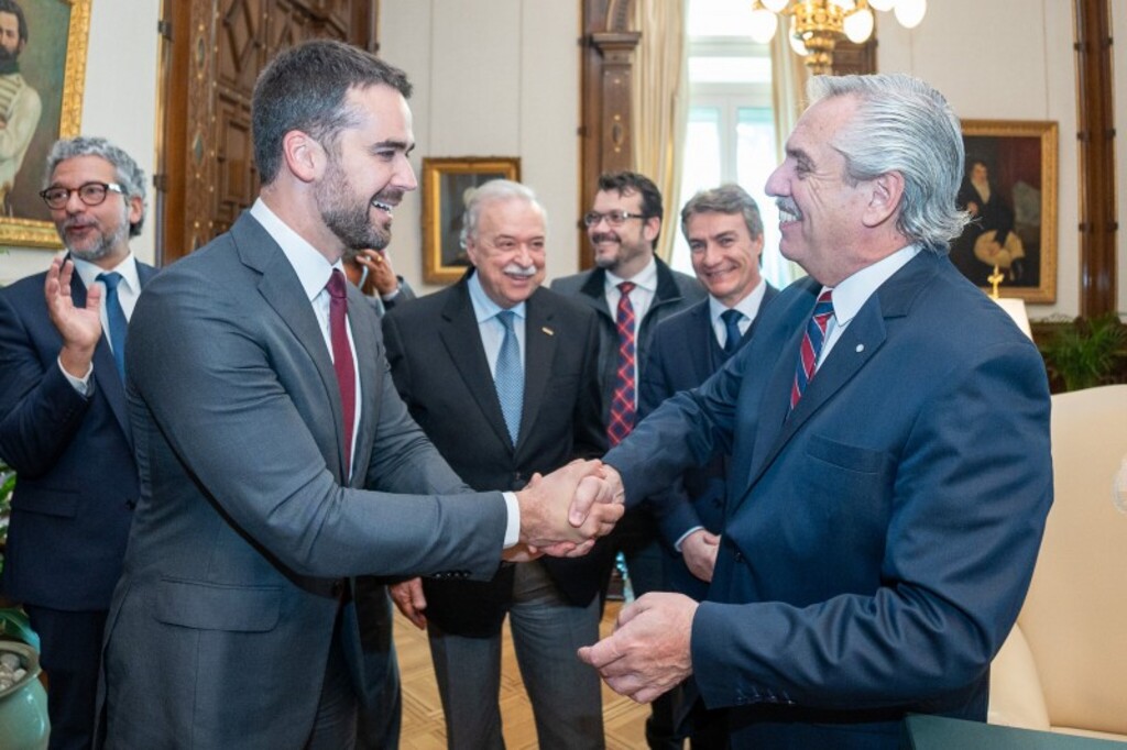 Leite e presidente da Argentina debatem instalação de gasoduto até Uruguaiana