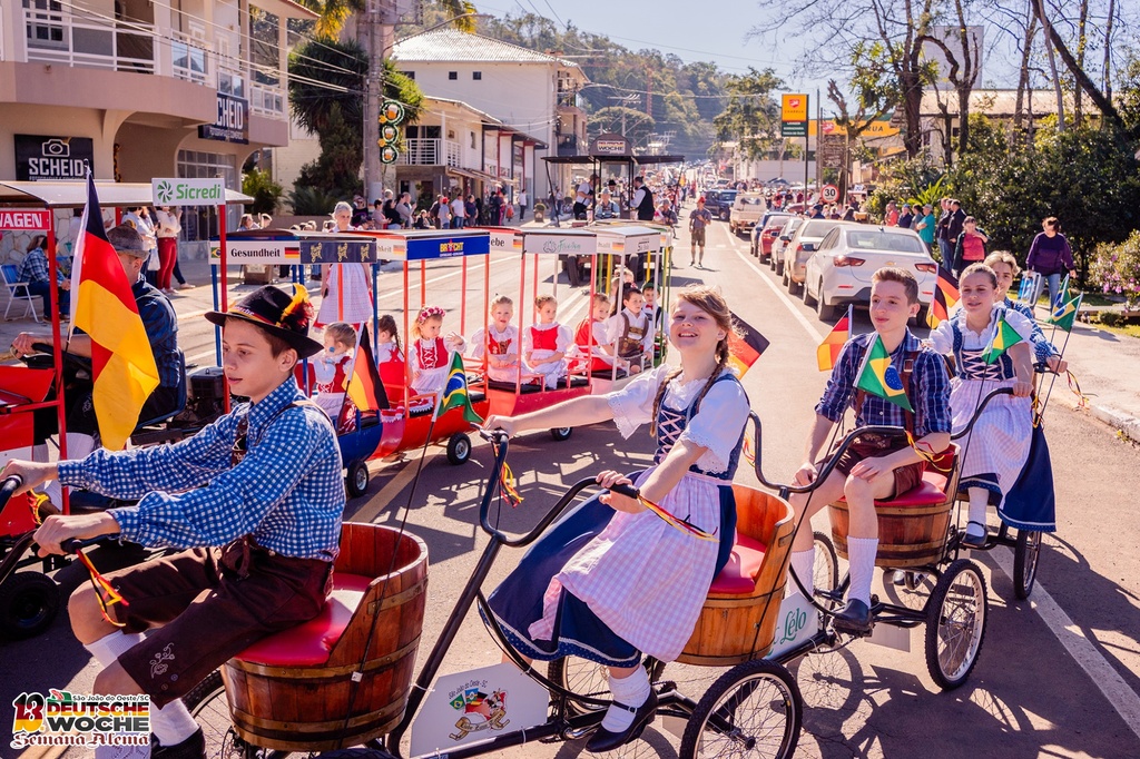 Desfile da Semana Alemã registra a participação de 45 entidades