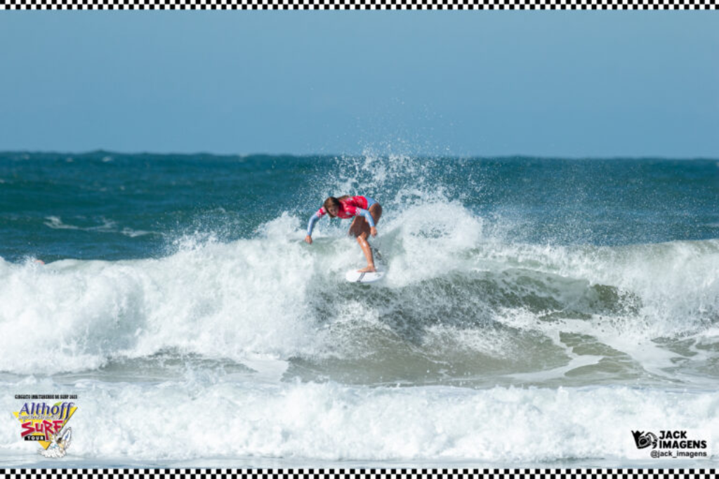 Abertura do Imbitubense de Surf tem ótimas ondas, bom público e muito sol