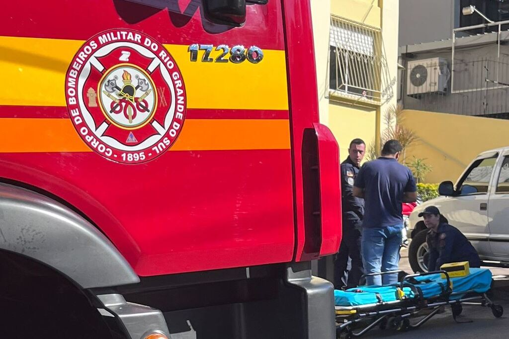 Colisão deixa motociclista levemente ferido em Santa Maria