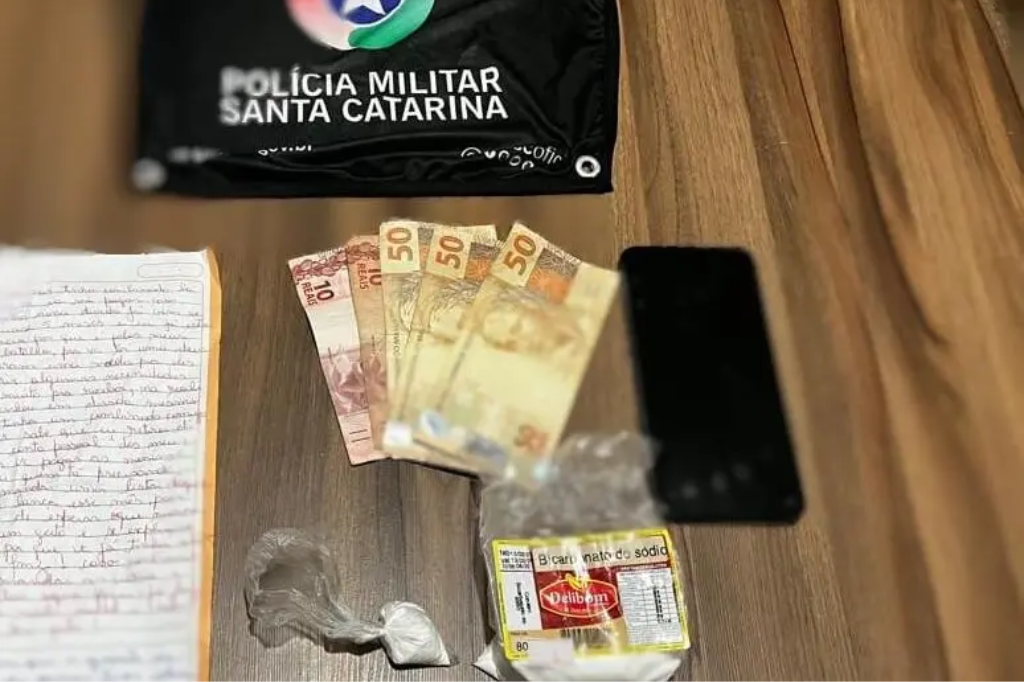 PM encontra cocaína e dois homens são presos