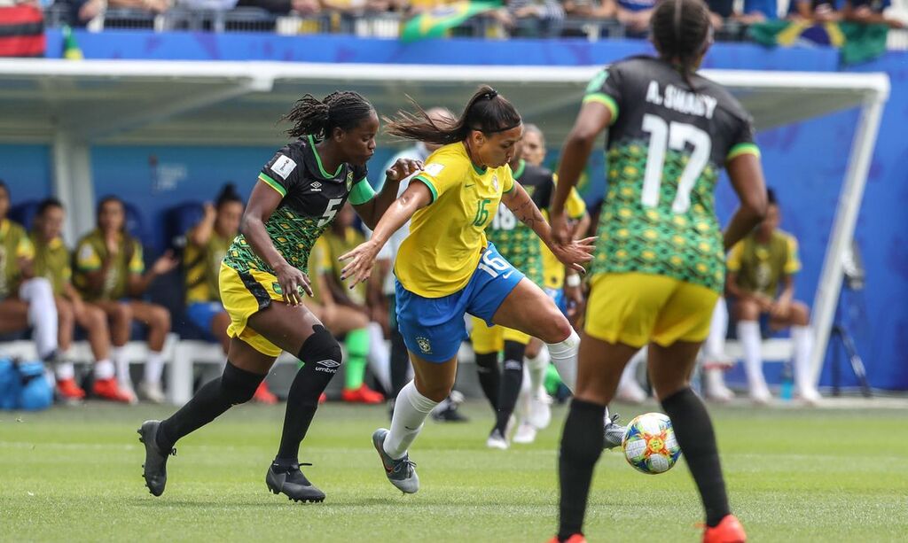 Brasil enfrenta Jamaica precisando de vitória para chegar às oitavas