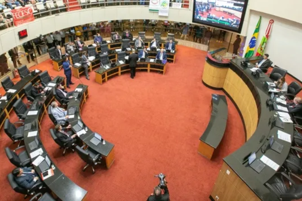  - Projeto de reajusto do salário mínimo regioanl foi aprovado por unanimidade — Foto: Alesc/ Divulgação