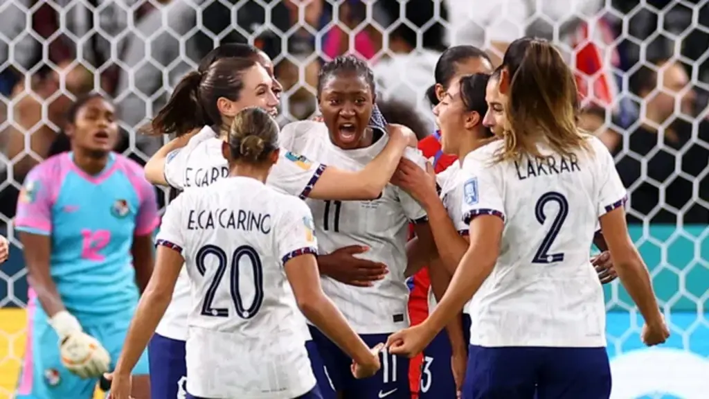 França domina o Panamá em goleada de 6 a 3 e garante liderança no Grupo F da Copa do Mundo Feminina