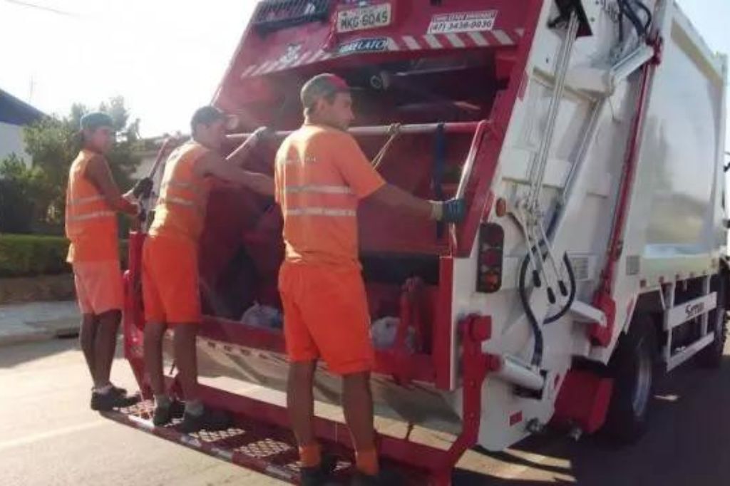 Licitação para serviços de coleta de lixo de cidade catarinense é suspensa pelo TCE/SC