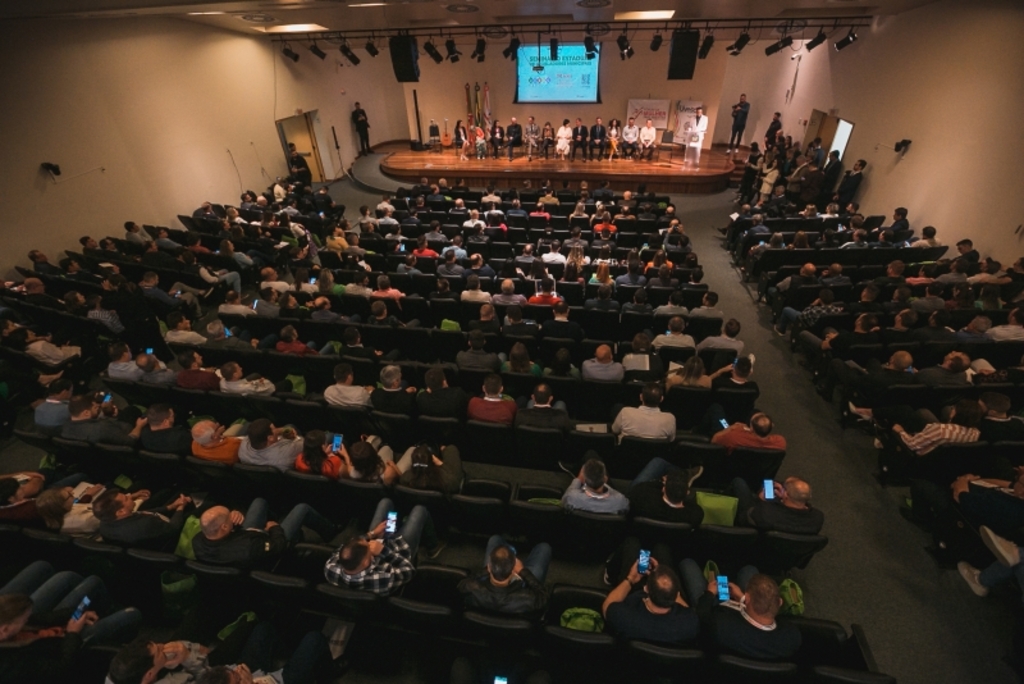 Protagonismo do legislativo municipal e 50 anos da Uvesc pautam encontro estadual