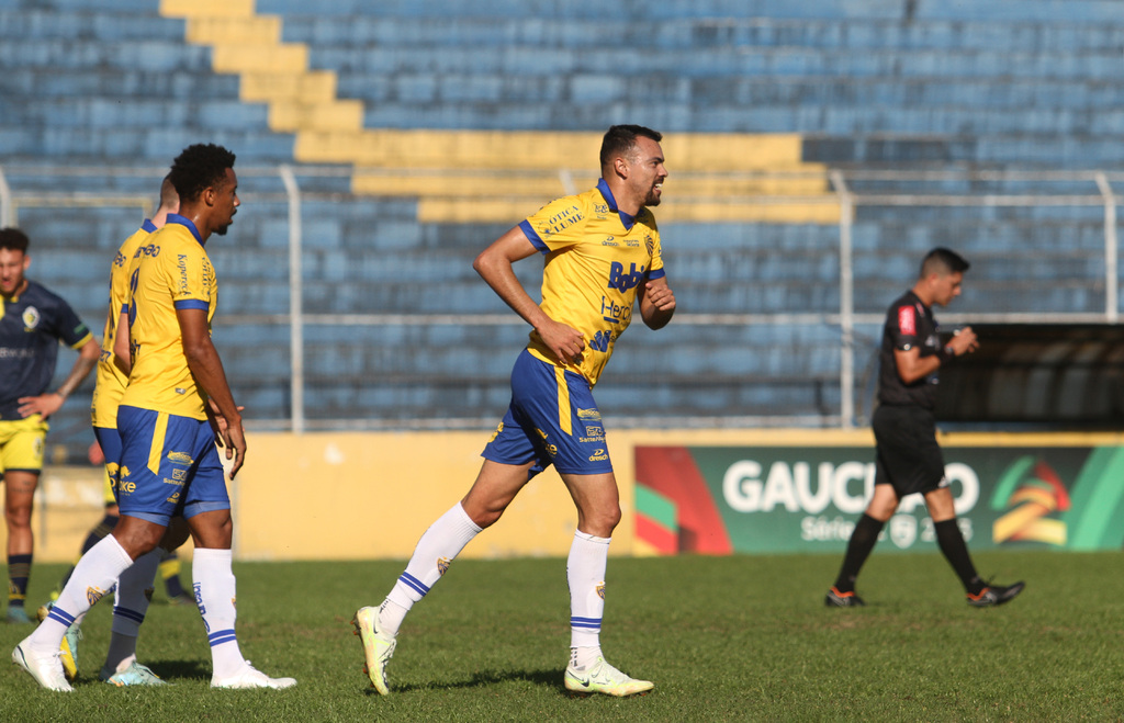 Foto: Carlos Queiroz - DP - Felipe Guedes foi o destaque individual com um gol e uma assistência