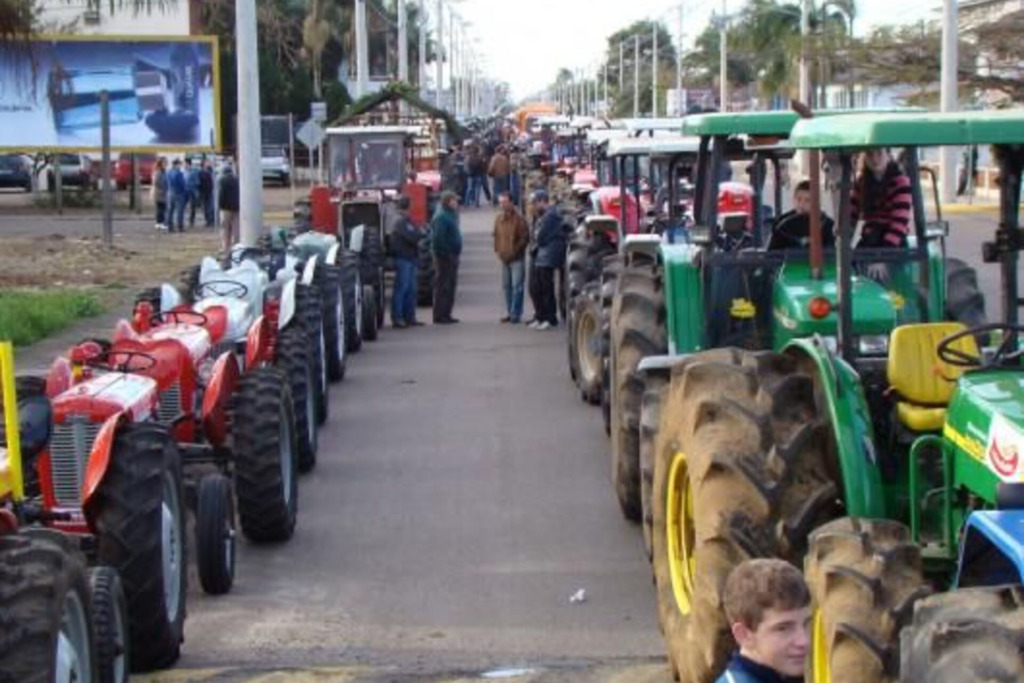 Inscrições abertas para o desfile de máquinas agrícolas na 25ª Festa do Colono de Turvo