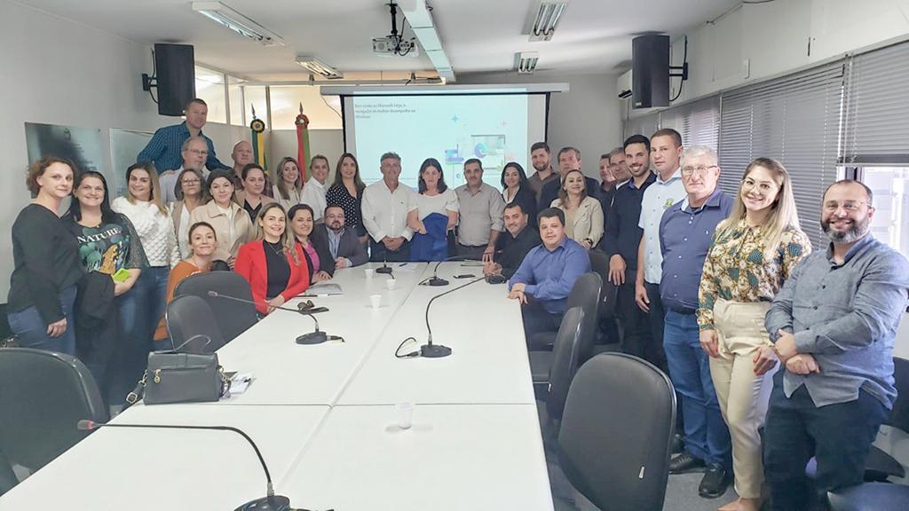 COMITIVA DA AMESC SE REÚNE COM SAÚDE ESTADUAL PARA ADEQUAR ATENDIMENTOS DE ORTOPEDIA