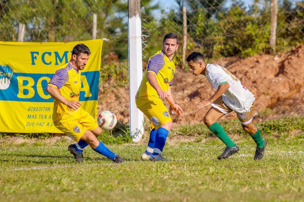 JOGOS ACIRRADOS MARCAM AS QUARTAS DE FINAL 
DO CAMPEONATO MUNICIPAL DE FUTEBOL