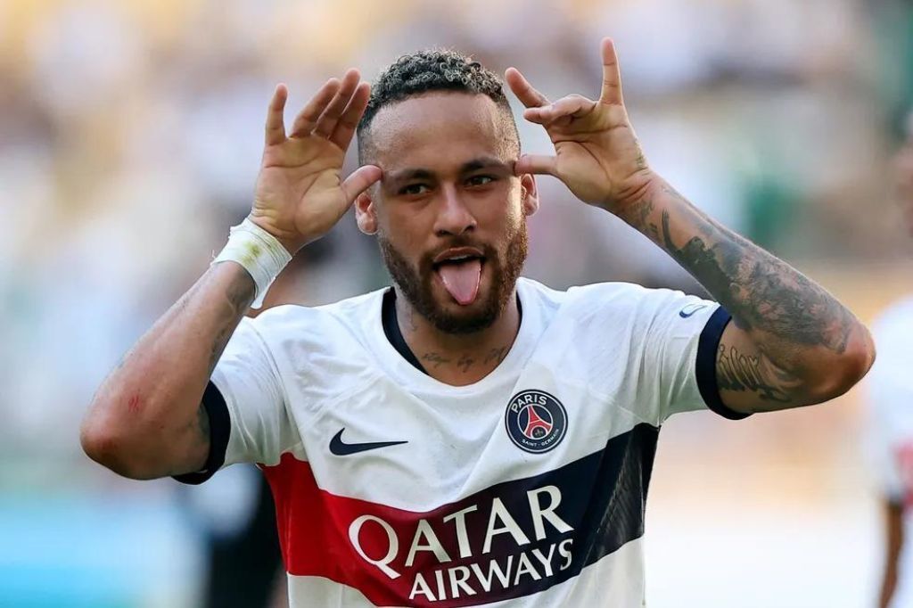 Neymar brilha em retorno após cirurgia e faz 2 em vitória do PSG em amistoso