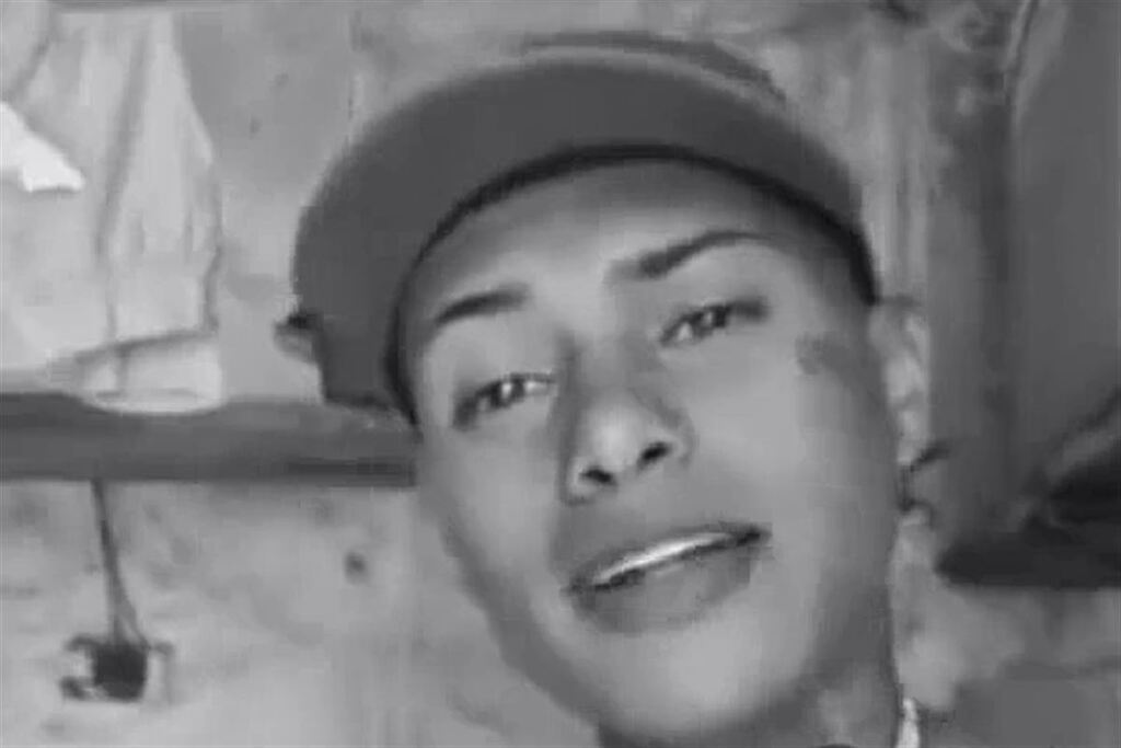 título imagem VÍDEO: jovem é preso após gravar música debochando da morte de PM santa-mariense