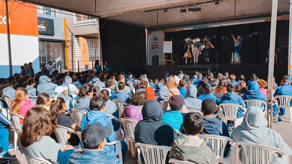 VITRINE GASTRONÔMICA LEVA CULTURA E ALIMENTAÇÃO SAUDÁVEL Á PRAÇA FERNANDO ABBOTT