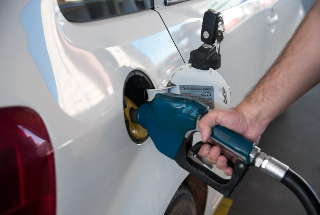 Gasolina volta a ficar abaixo de R$ 5 em 14 postos de Santa Maria