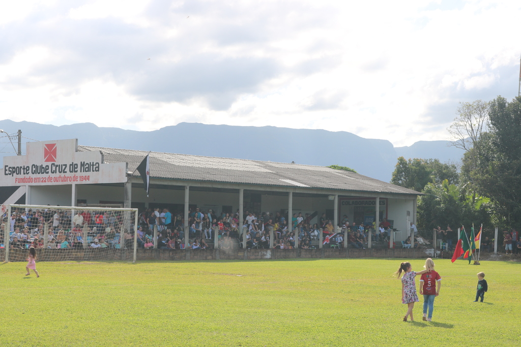 BOM PÚBLICO E JOGOS EQUILIBRADOS PELO CAMPEONATO MUNICIPAL DE FUTEBOL DE MAMPITUBA