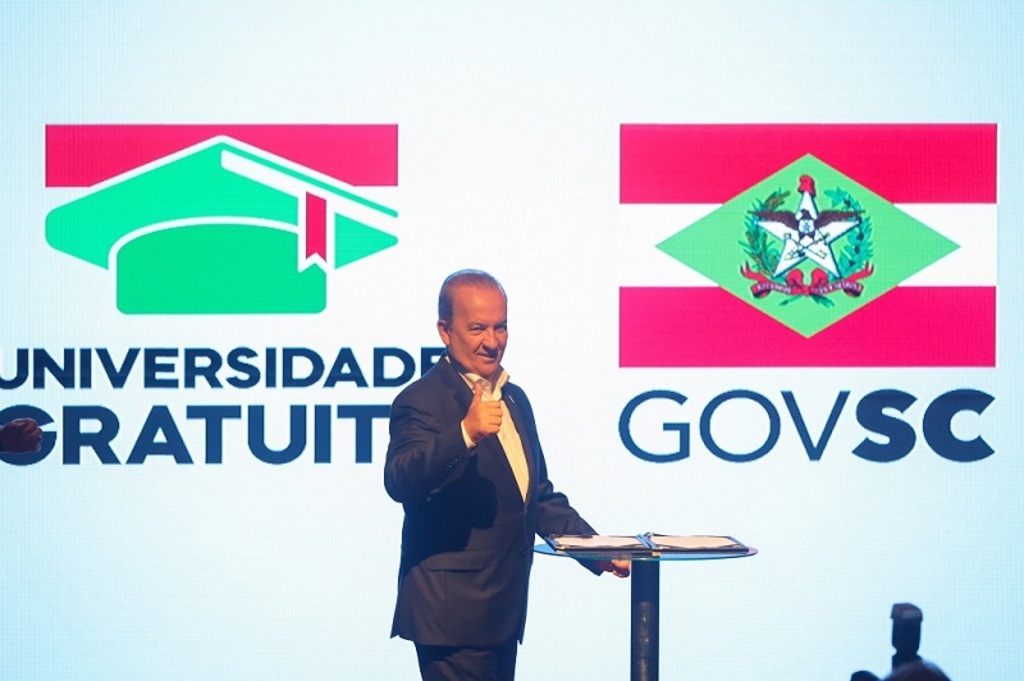 Ricardo Trida - Momento da sanção dos projetos de lei do Programa Universidade Gratuita