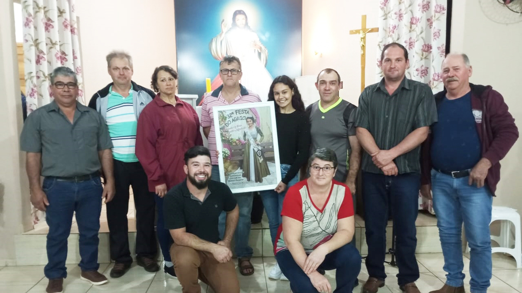 REALEZA DA 32ª FESTA DO AGRICULTOR É HOMENAGEADA EM COMUNIDADE ONDE RESIDE