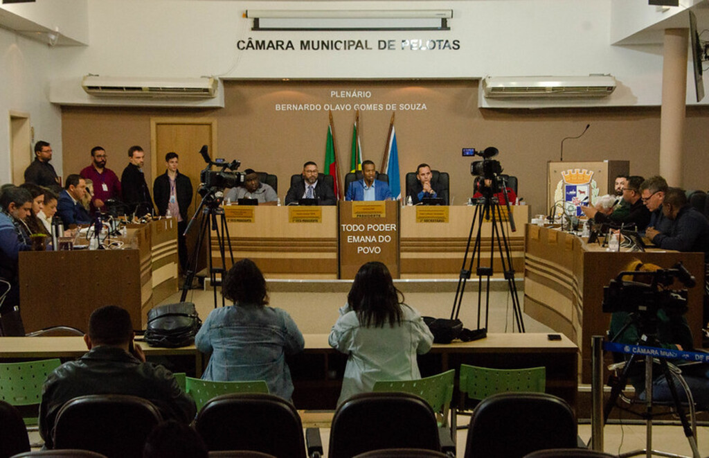 Foto: Fernanda Tarnac - Câmara Municipal - Placar teve 12 votos favoráveis, um contrário e cinco abstenções
