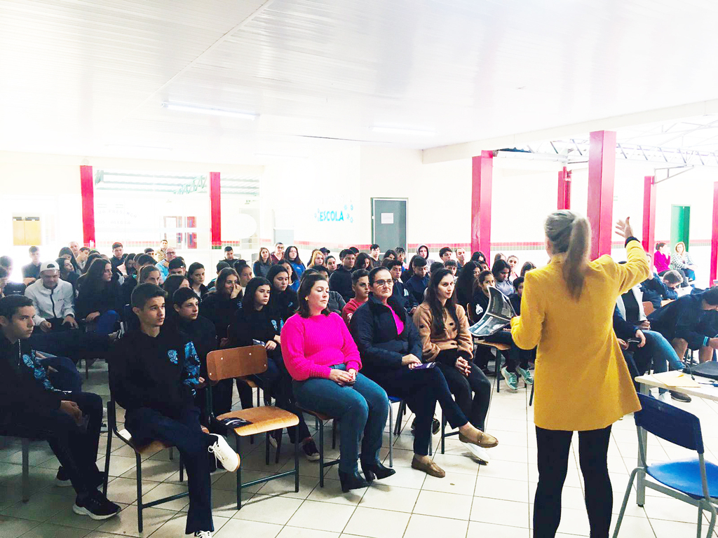 Prefeitura em parceria com a Assistência Social promoveu palestra de conscientização ao combate à violência contra a mulher