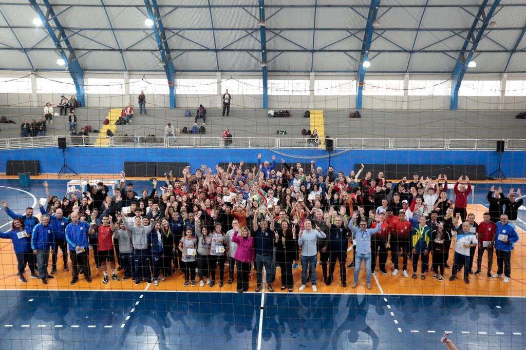 Delegação joinvilense campeã dos Joguinhos Abertos é homenageada em Joinville