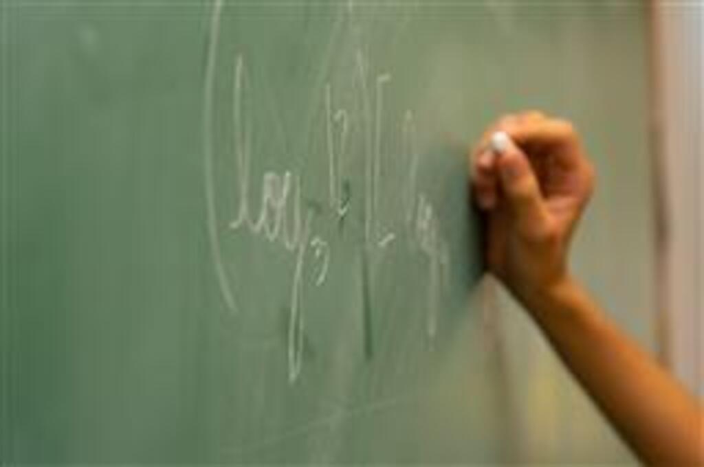 título imagem Eduardo Leite anuncia concursos para professores com cerca de 6 mil vagas