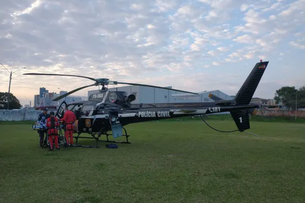  - Aeronave do Saer/Sarasul realizando a transferência da vítima - Foto: Divulgação