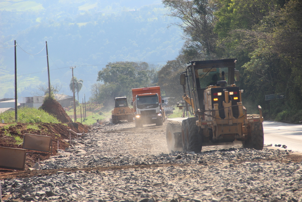 Obras avançam na SC-283