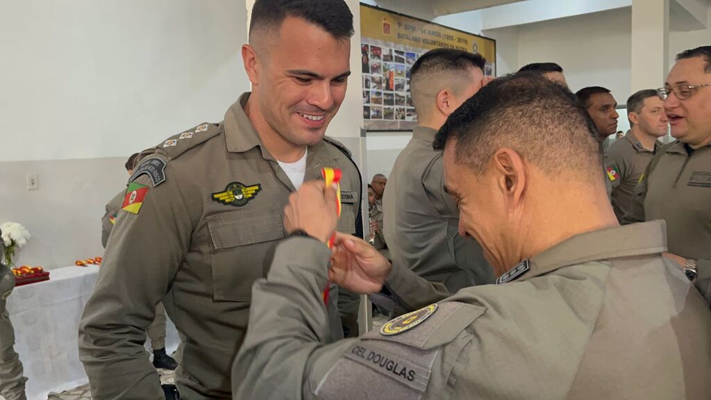 OFICIAL DO 2º BPAT É AGRACIADO COM A COMENDA DO 9º BPM